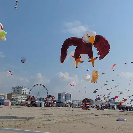 Les Marronniers 30 *